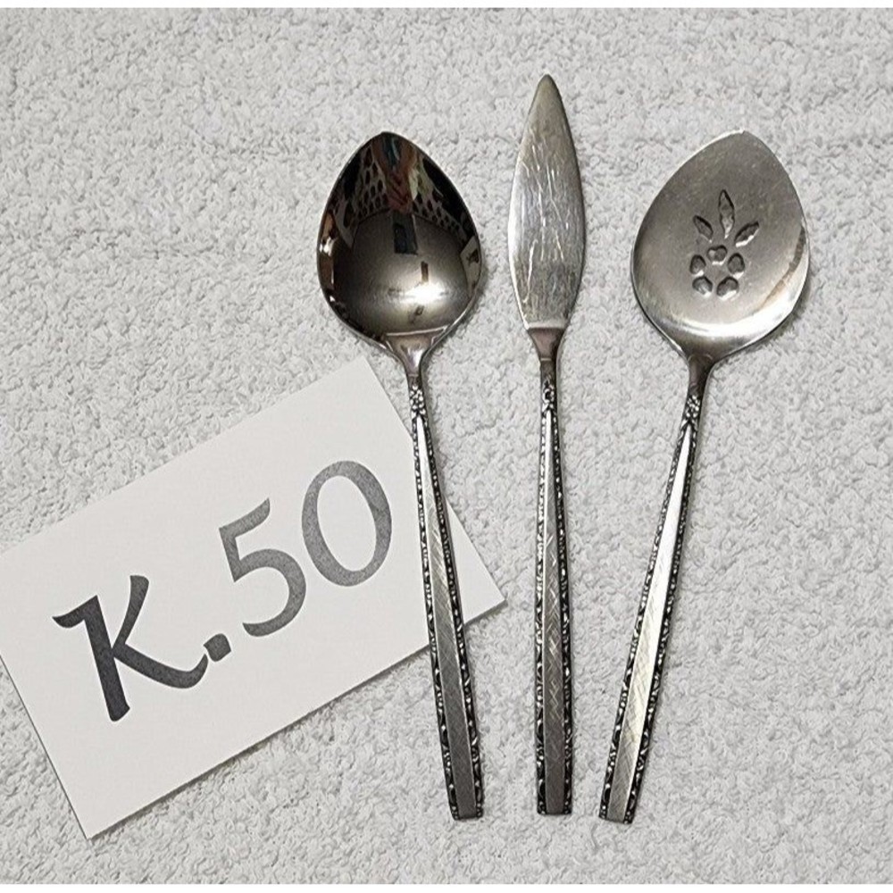 K.050- Oneida Via Roma SMALLER Serving Pieces  & Butter Spreader (3 pieces) USED